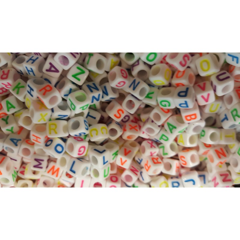 Lot de perles alphabet acryliques blanches 6mm avec écriture fluo mixte - 50/100/200 pièces au choix