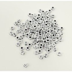 Lot de perles alphabet blanches en acrylique 7mm avec écriture noire aléatoire - Choix de 50 à 200 pièces 