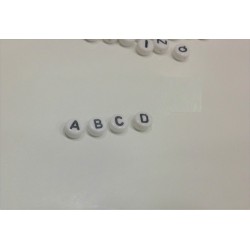 Lot de perles alphabet en acrylique blanc - 50/100/200 pièces - lettres aléatoires - 7x4mm - trou de 1mm