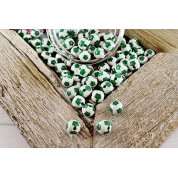 Marquez un but avec style : Ensemble de 10 perles de football en acrylique vert de 12mm