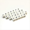 Perles en silicone blanc avec lettres de lalphabet 12mm - Quantité 1 pièce, trou de 2mm